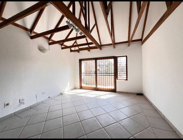 2 BEDROOM PROPERTY TO RENT IN SUNNINGHILL